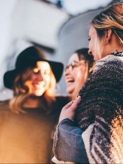 traição de amigas