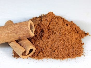 Banho de canela e cravo