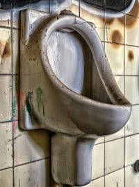 banheiro sujo