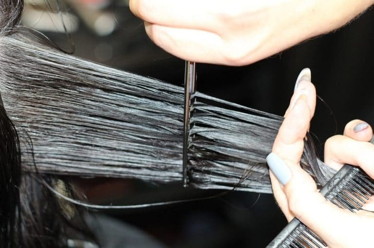 Sonhar cortando o cabelo
